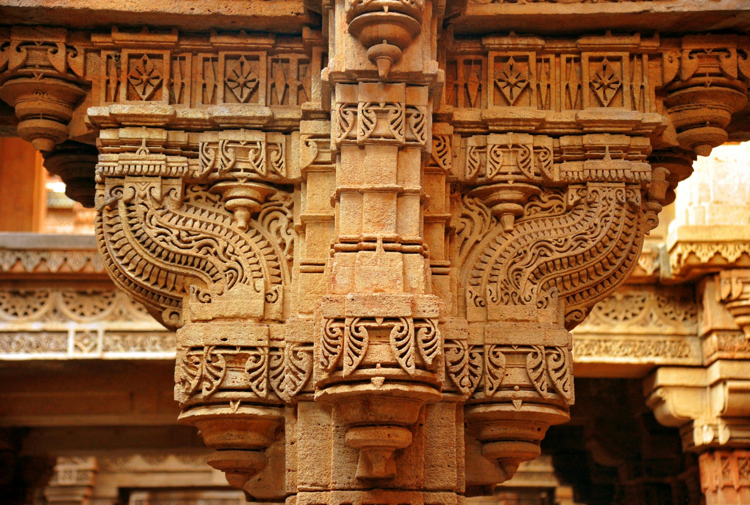 Explore the stunning intricate stone carvings of the historic Adalaj Stepwell in Gujarat, India.